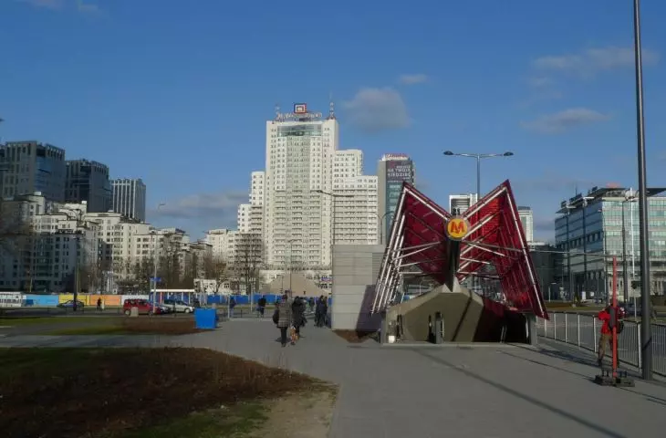Wejście do jednej ze stacji drugiej linii metra