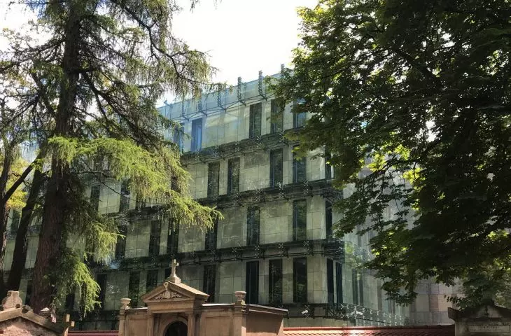 Szklana elewacja Archiwum Narodowego