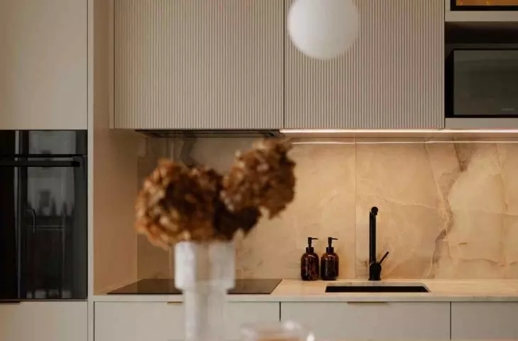 Soft minimalism in a Gdynia apartment