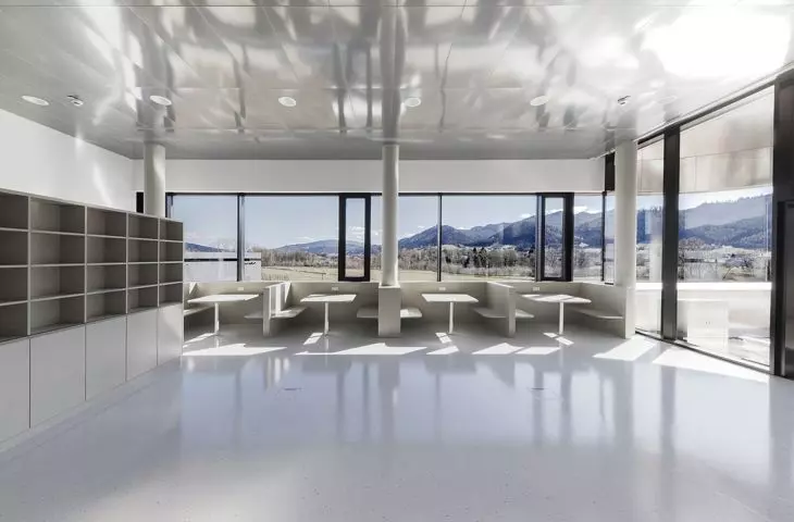 Pendant system with chrome effect