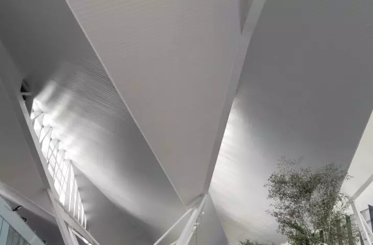 Gdansk Airport, 300C/L metal ceiling