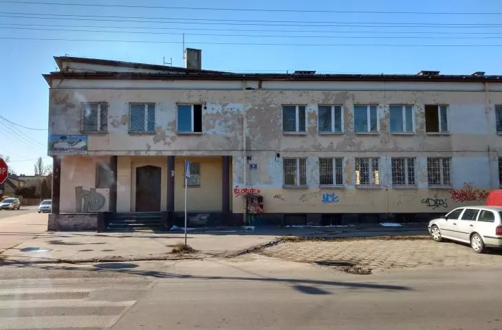 Dawny budynek Państwowej Szkoły Muzycznej i Starostwa Powiatowego w Starachowicach przed przebudową