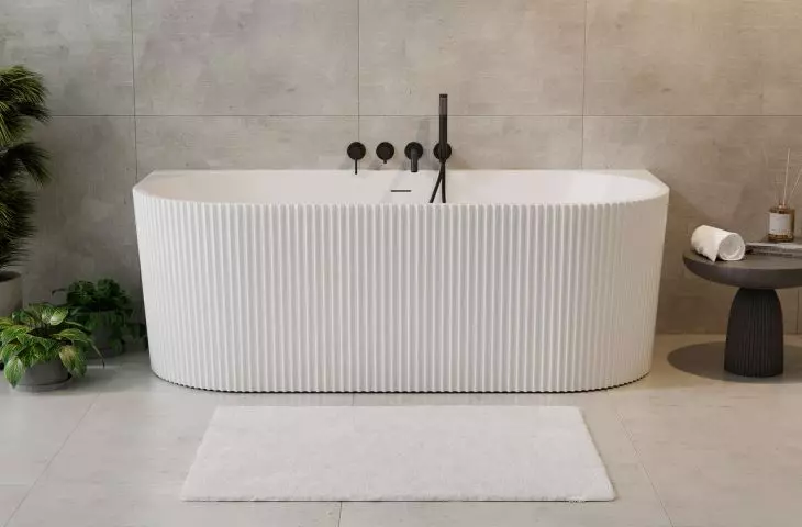 Leya bathtub
