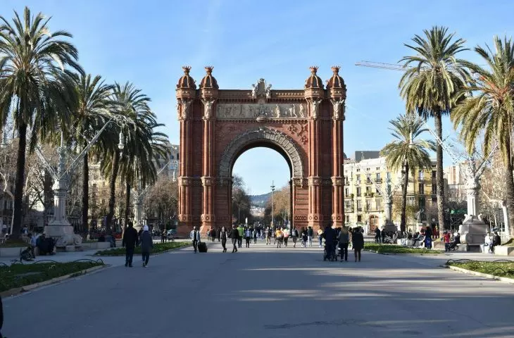 Barcelona jest miastem zapowiadającym wyjątkowo rygorystyczną regulację sektora najmu krótkoterminowego