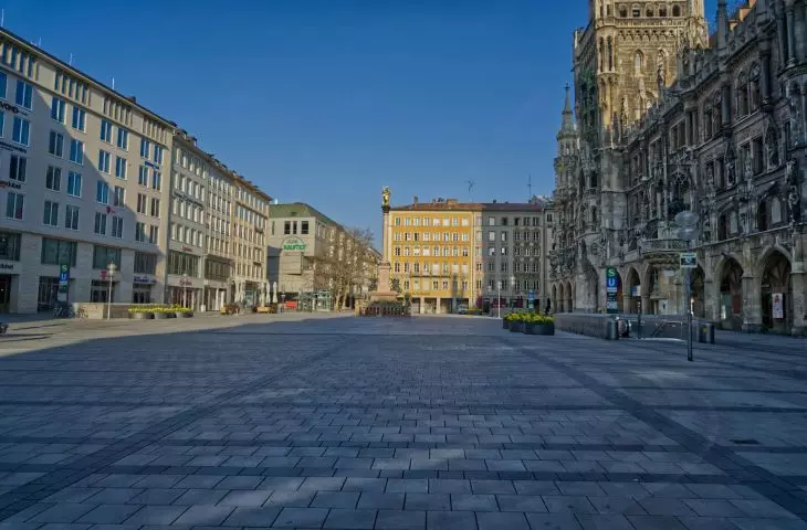 Overtourism, oraz towarzyszący mu rozrost rynku najmu krótkoterminowego przyczyniają się do pustoszenia centrów miast