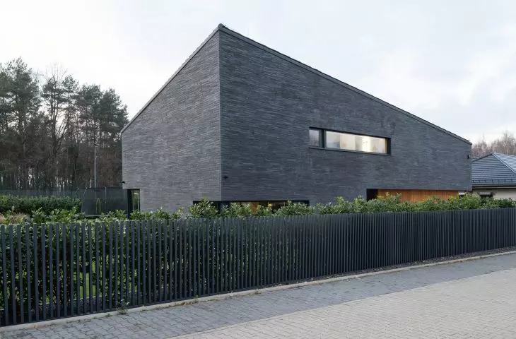 Straight line without pillars - geometric elegance for minimalist designs
