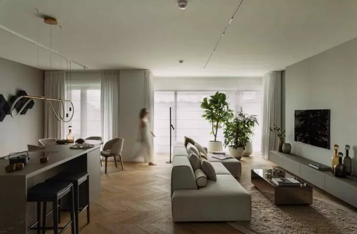 The architects of the VIA NOVA studio emphasized the need to create an interior that is visually calm, yet rich in subtle nuances