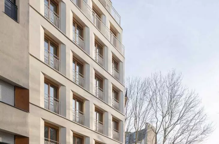 Blok mieszkaniowy przy 18 Rue Pradier w Paryżu