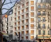 Residential block at 18 Rue Pradier in Paris