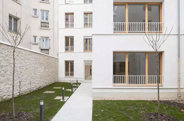 Blok mieszkaniowy przy 18 Rue Pradier w Paryżu
