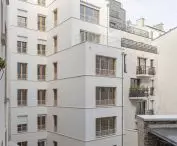 Residential block at 18 Rue Pradier in Paris