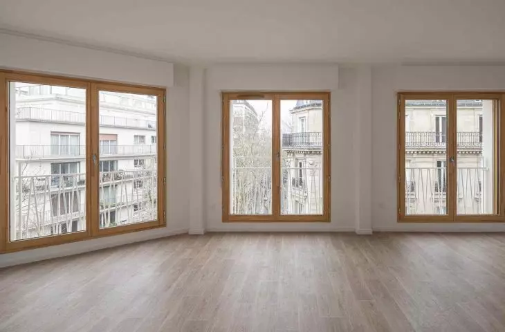 Residential block at 18 Rue Pradier in Paris