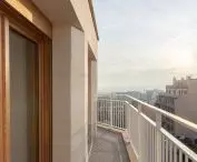 Residential block at 18 Rue Pradier in Paris