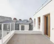 Blok mieszkaniowy przy 18 Rue Pradier w Paryżu