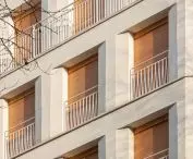 Blok mieszkaniowy przy 18 Rue Pradier w Paryżu