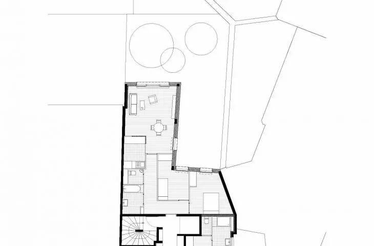 Residential block at 18 Rue Pradier in Paris