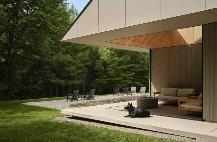 Ridge House in Canada
