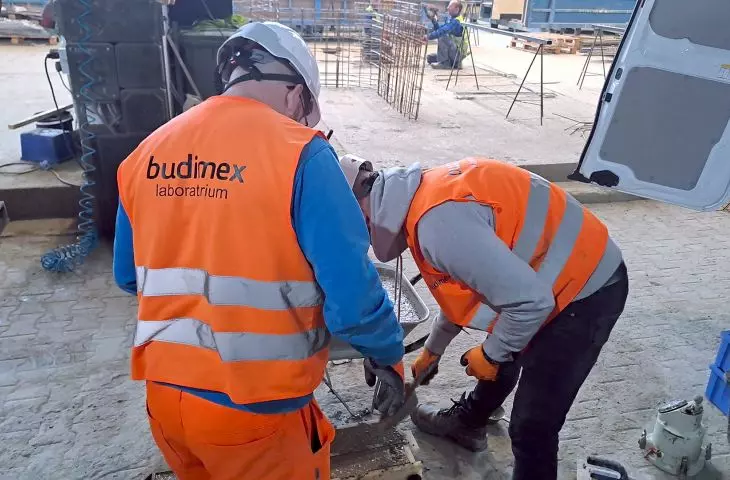 Certyfikacja i badanie próbek betonu