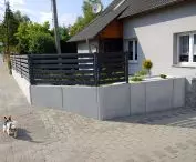 Mur oporowy jako element ogrodzenia
