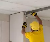 System Ytong Panel pozwala wznosić ściany działowe nawet trzykrotnie szybciej niż przy użyciu drobnowymiarowych bloczków