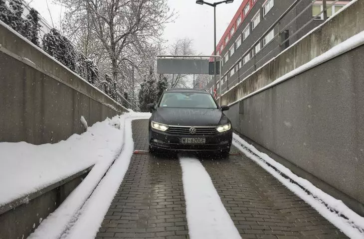 Ogrzewanie zjazdu do garażu, system EM2-XR, Warszawa