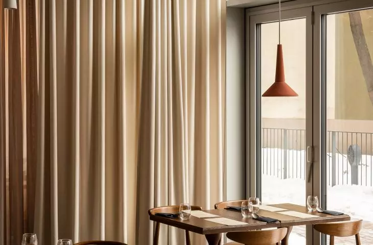 The Brunchery has set up shop in the first floor of the Office House office building designed by JEMS Architekci.