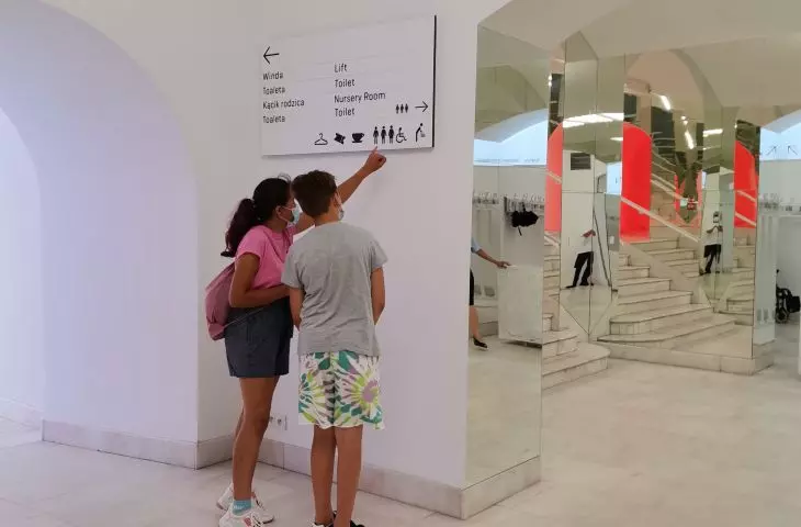 Gender-neutral signage at Zachęta - National Gallery of Art