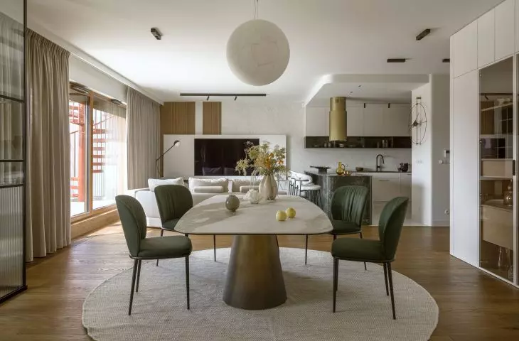 138-square-meter apartment in Warsaw's Kabaty district