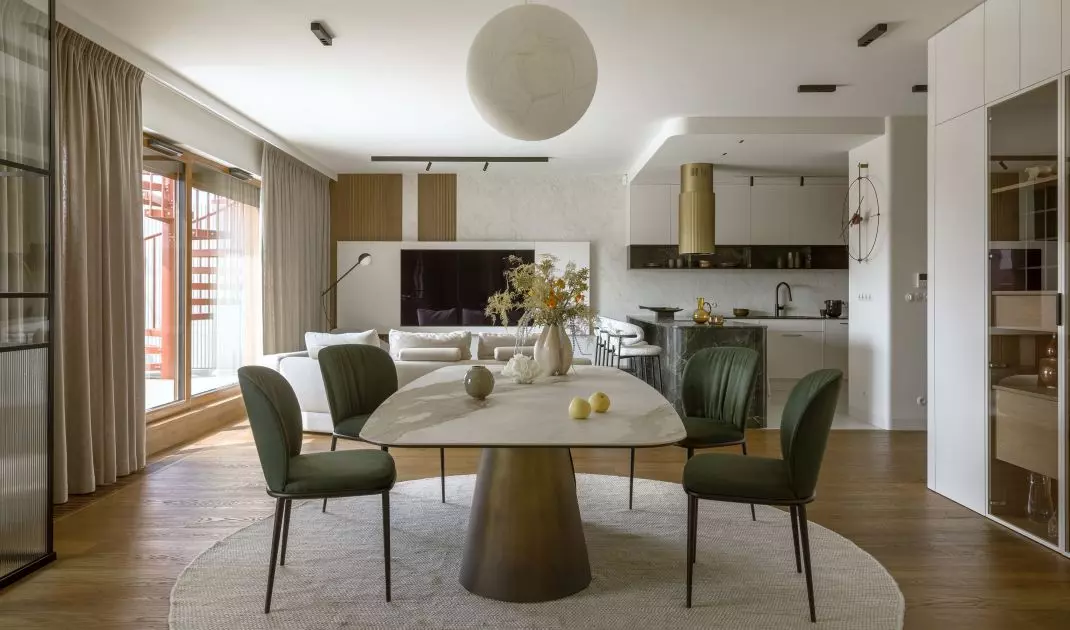138-square-meter apartment in Warsaw's Kabaty district
