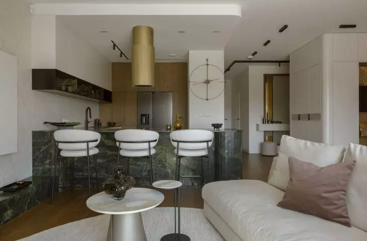 138-square-meter apartment in Warsaw's Kabaty district