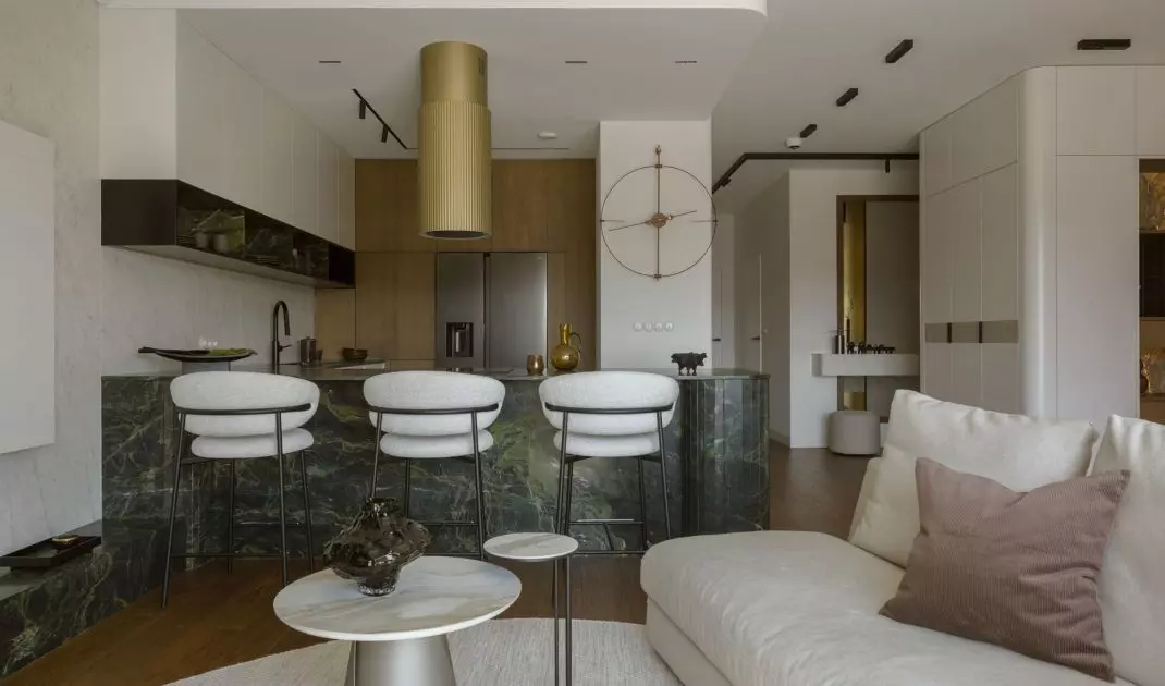 138-square-meter apartment in Warsaw's Kabaty district