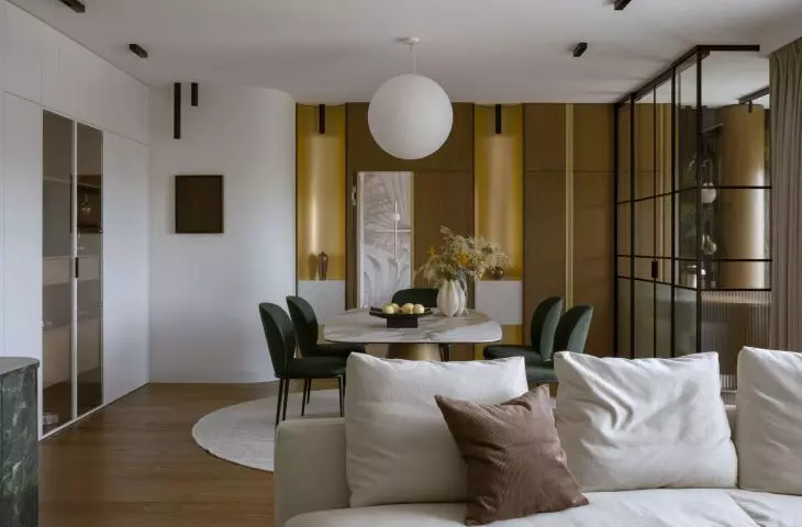 138-square-meter apartment in Warsaw's Kabaty district