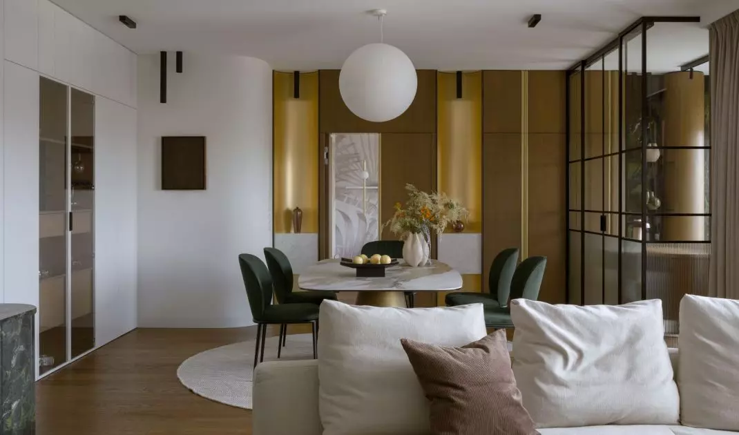 138-square-meter apartment in Warsaw's Kabaty district