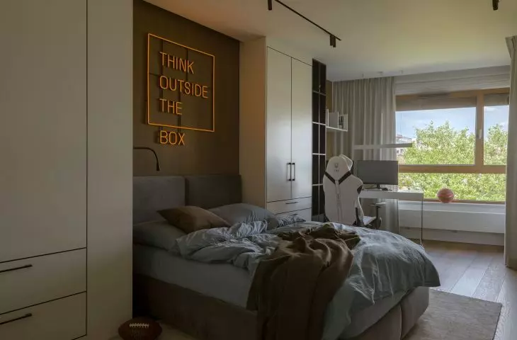 138-square-meter apartment in Warsaw's Kabaty district