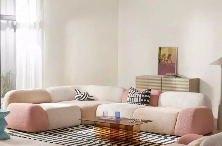 Among the dominant colors appear powder pink, bleached blues and creamy tones