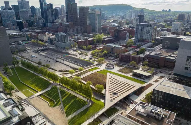Place des Montréalaises in Montreal