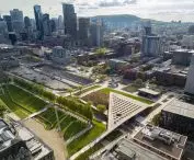 Place des Montréalaises w Montrealu