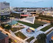 Place des Montréalaises w Montrealu