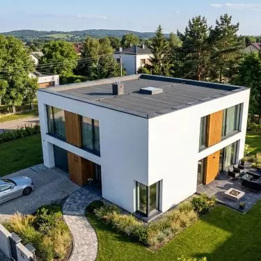 Flat roof is an ideal solution for those who want to fully utilize the entire usable area of the house