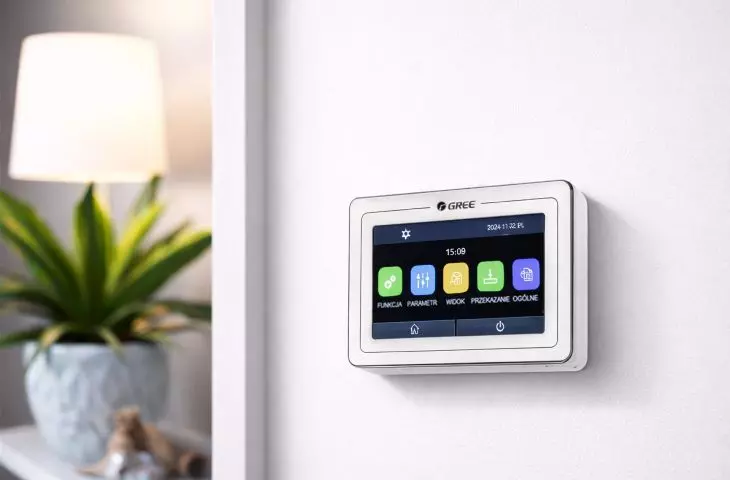 The modern Versati cascade controller manages the operation of up to 4 units with a total heating capacity of up to 64 kW