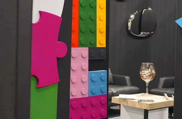APAdecor – linia paneli dekoracyjno-akustycznych w bardzo szerokiej gamie kolorystycznej tworząca miękkie ściany