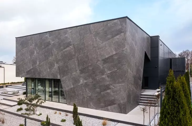 Cavalieri's headquarters attracts attention with a monumental volume finished with the Grand Cave Graphite collection