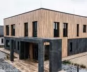 Mountain Ash Almond and Grand Cave Graphite tiles adorn the facade of the Melon Clinic building.