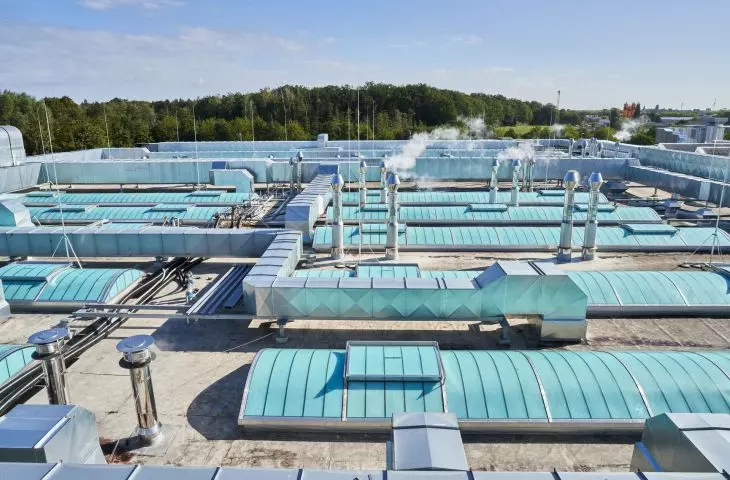 VELUX Commercial skylights and systems - Natural light in the renovation of roofs of industrial and commercial buildings
