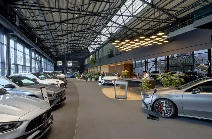 VELUX Commercial skylights and systems - Natural light in the renovation of roofs of industrial and commercial buildings