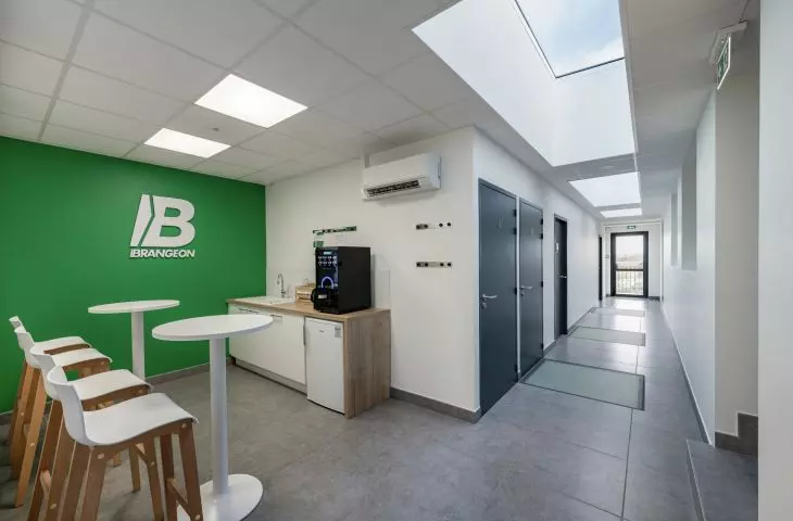 VELUX Commercial skylights and systems - Natural light in the renovation of roofs of industrial and commercial buildings