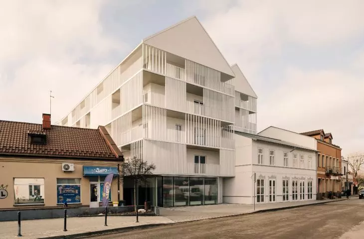 Universal House in Otwock; new architecture is slightly set back from building line