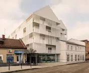 Universal House in Otwock; new architecture is slightly set back from building line