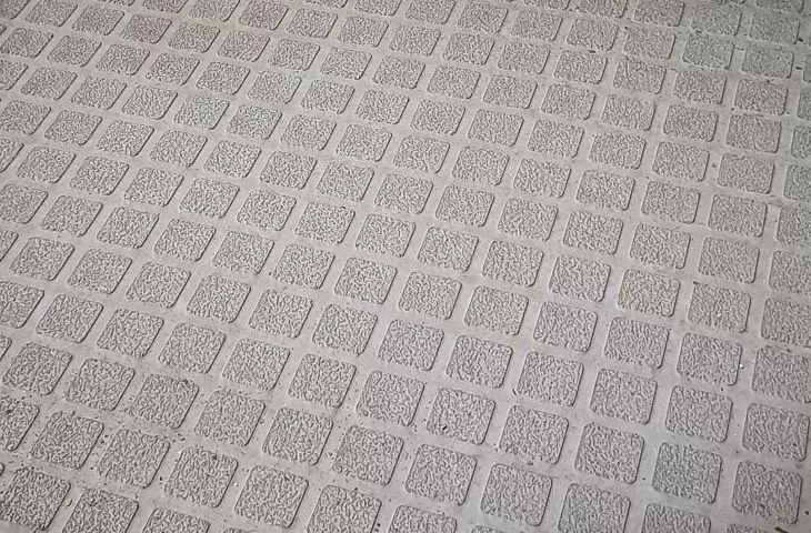 R13 anti-slip surface made with NOEliner BigBlock matting