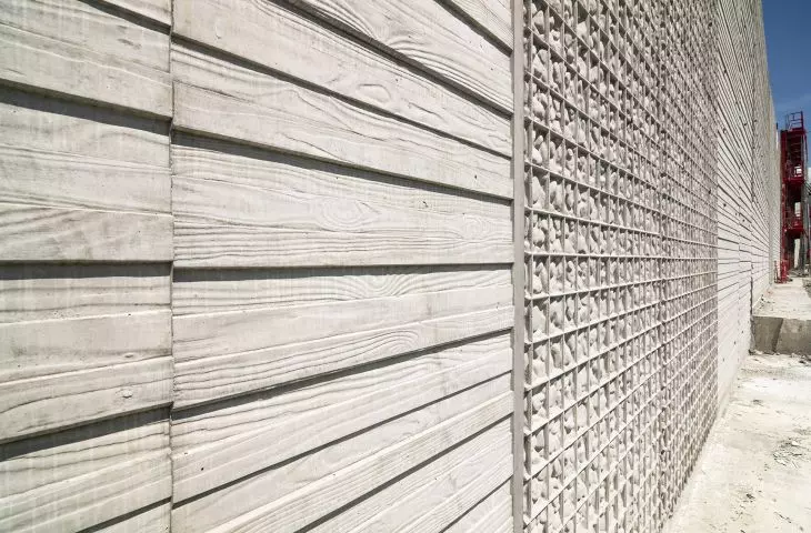 Integracja architektoniczna w tunelu Lyon-Turyn. Wzór NOEplast Gabion stworzony specjalnie dla tej inwestycji